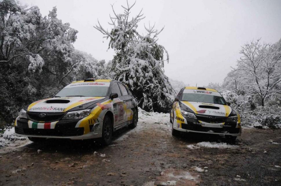 CONGELADOS. Los equipos tuvieron que lidiar con numerosos inconvenientes, entre ellos, encontrar la puesta a punto adecuada para los autos.