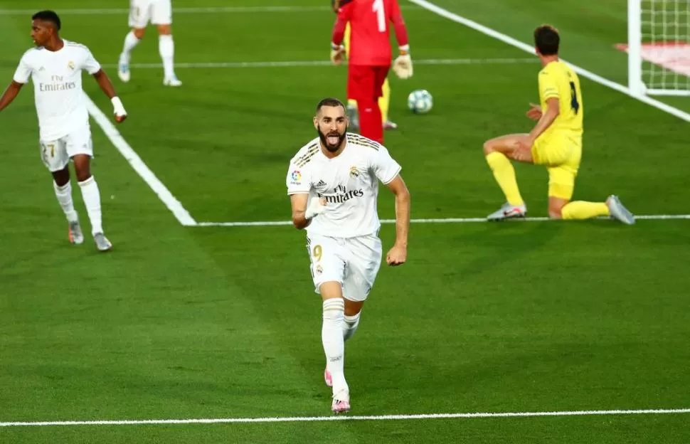 AMO DEL GOL. Benzema celebra el primero ante Villarreal. Real Madrid se impuso con dos tantos del francés. reuters 