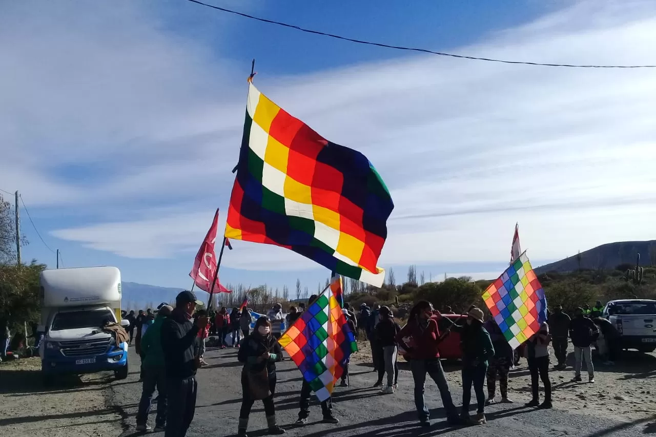 Así está el corte de la ruta 307, que impide a llegar a Amaicha del Valle