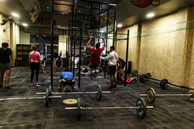 El crossfit se impone en barrio Sur