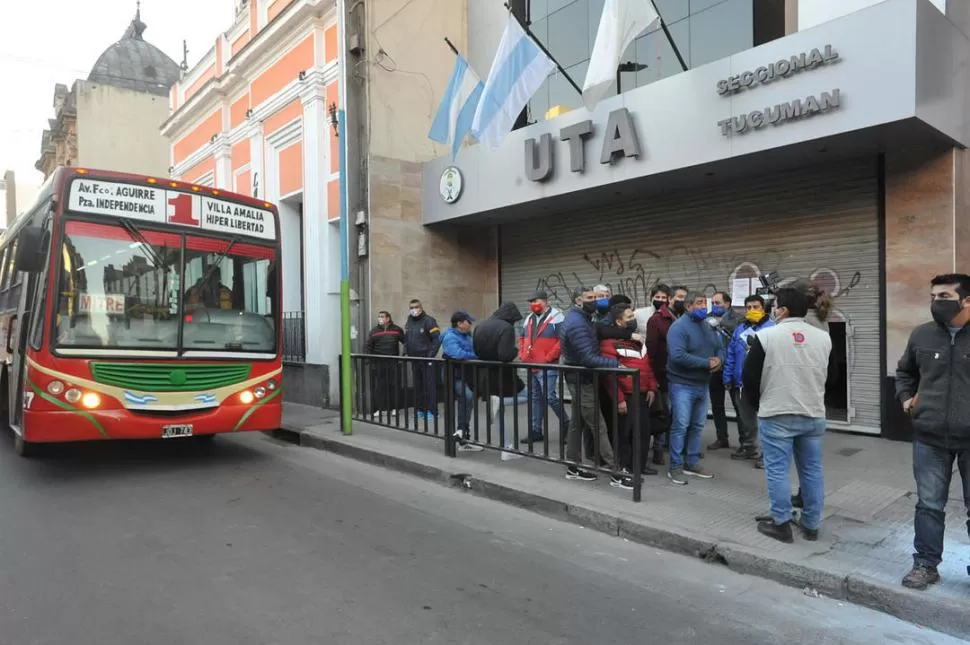 MOVILIZACIÓN. Los trabajadores del transporte volverían a marchar el martes, como a comienzos de julio. la gaceta / foto de antonio ferroni 