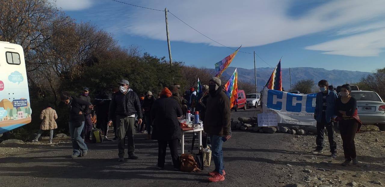 Así está el corte de la ruta 307, que impide a llegar a Amaicha del Valle