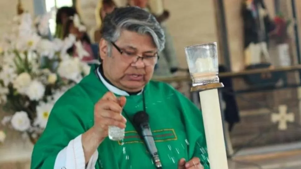 LA VÍCTIMA. El padre Oscar Juárez estuvo 13 años al frente de esa parroquia. 