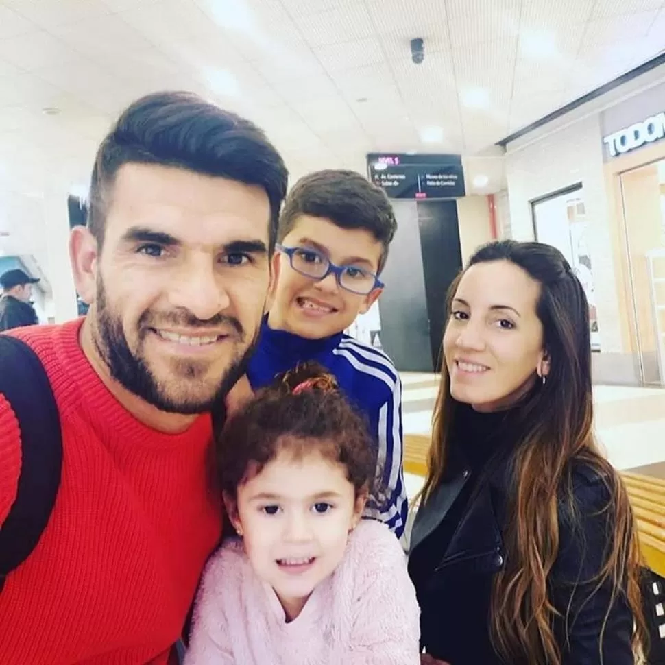 LA ESPERA DEL GOLEADOR. Javier Toledo se prepara para retornar a Tucumán y para ser padre nuevamente. En septiembre nacerá Baltazar para ampliar la familia.