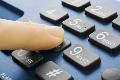 La llamada: hoy no es hoy; será el Día del Estudiante