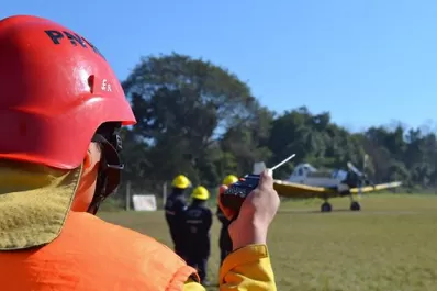 Suman un avión hidrante para controlar los incendios en la alta montaña