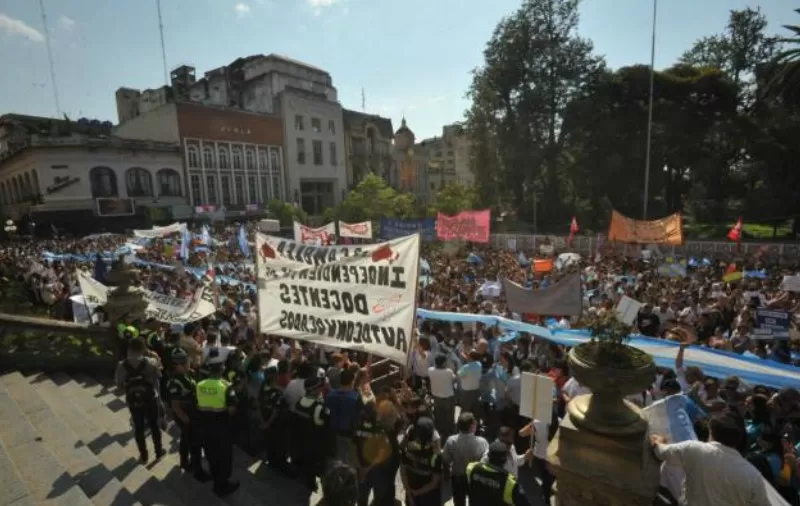 MOVILIZACIÓN. Una de las últimas marchas de docentes antes de la pandemia.