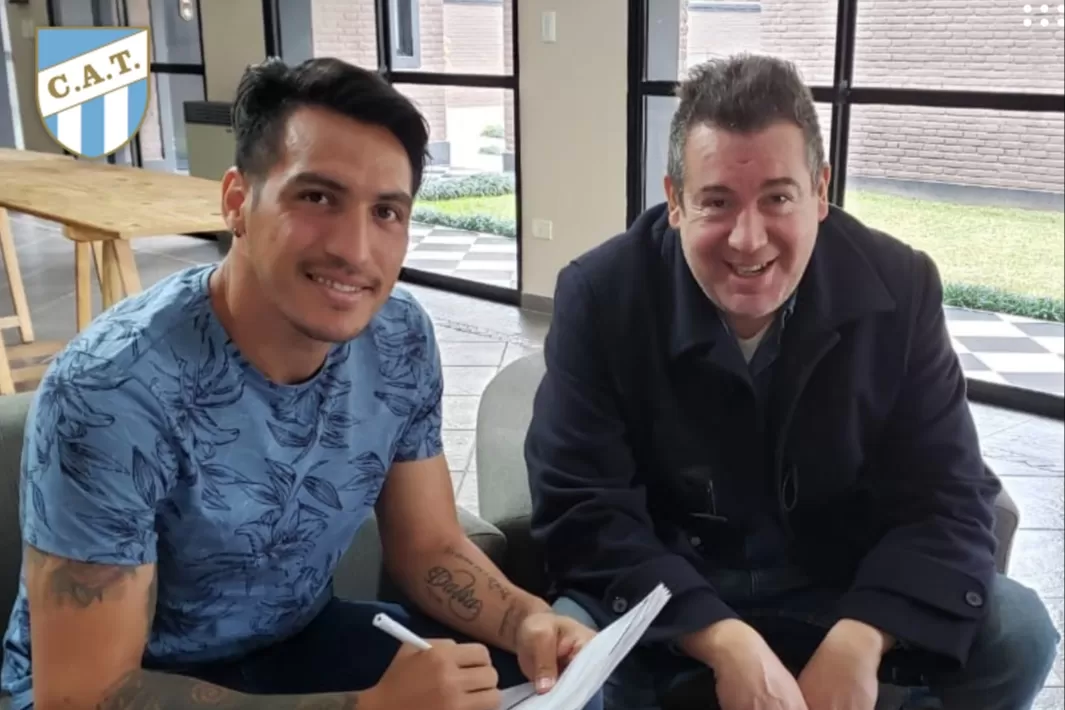 Fabián Monzón firmó la renovación del contrato por 18 meses.