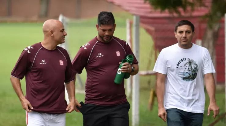 A LA ESPERA. El vínculo de Orsi y Gómez con el “Santo” caducó el pasado 30 de junio. Los DT quieren seguir pero el club, por ahora, no puede ofrecerles nada. la gaceta / foto de inés quinteros orio