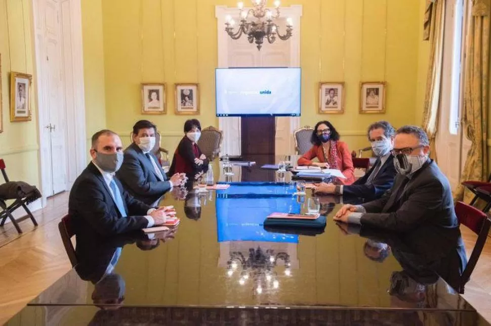 GABINETE ECONÓMICO. El ministro Guzmán presidió la reunión de ayer. 