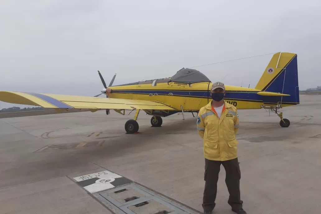 El avión hidrante que llegó a Tucumán.