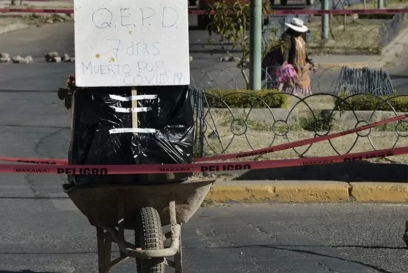 Bolivia: en una semana la Policía recogió unos 420 cuerpos de calles, de vehículos y de casas