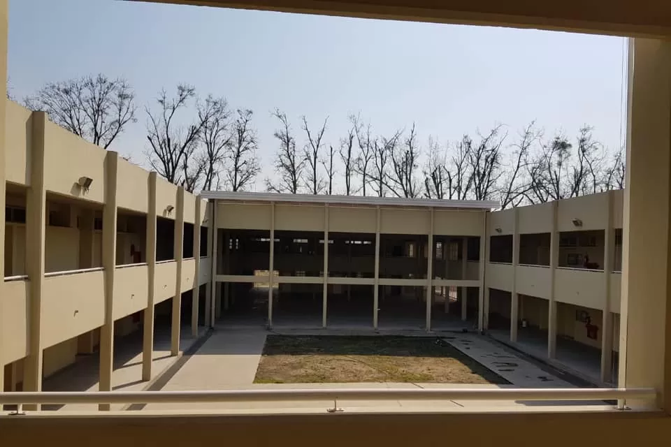 Escuela de Río Seco, sin inaugurar.