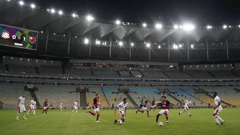 BRASIL HIZO PUNTA. En el continente, el primer torneo que se volvió a jugar en tiempos de pandemia fue el estadual carioca (foto); en breve se sumará el paulista. 