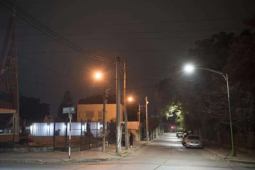 LA ZONA. Así luce la cuadra donde el sospechoso dejó estacionado su vehículo la noche en que se cometió el crimen del sacerdote. la gaceta / foto de diego aráoz