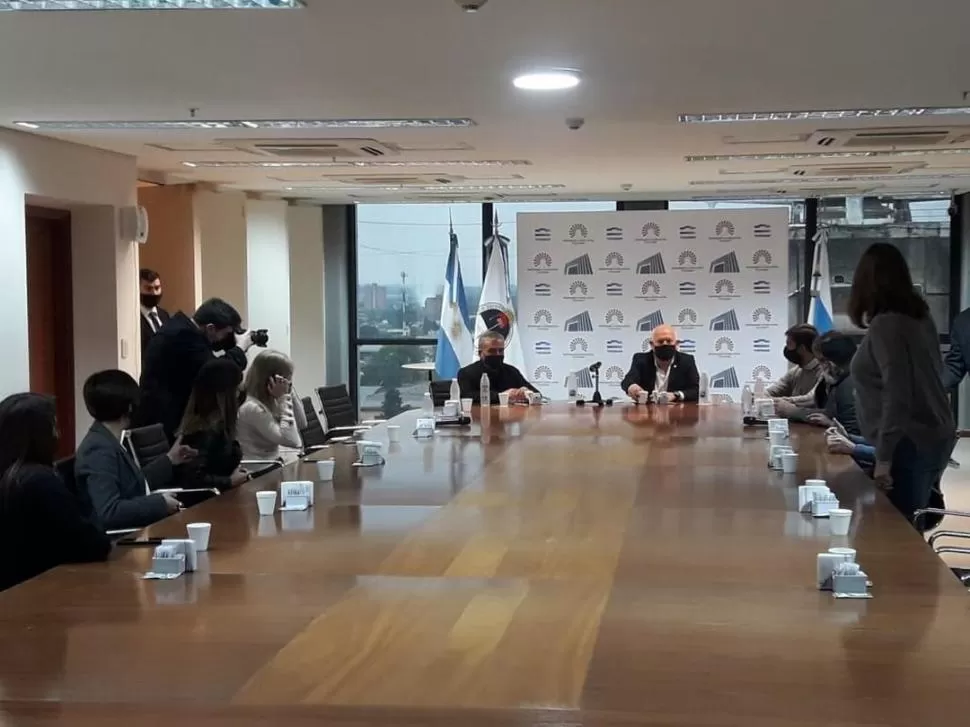 REUNIÓN. José Cano y José Ascárate encabezaron el debate.  