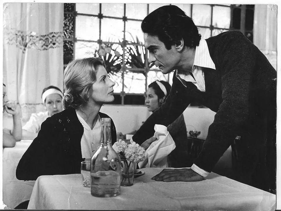 “BOQUITAS PINTADAS”. Alfredo Alcón en una escena con Luisa Córica. 