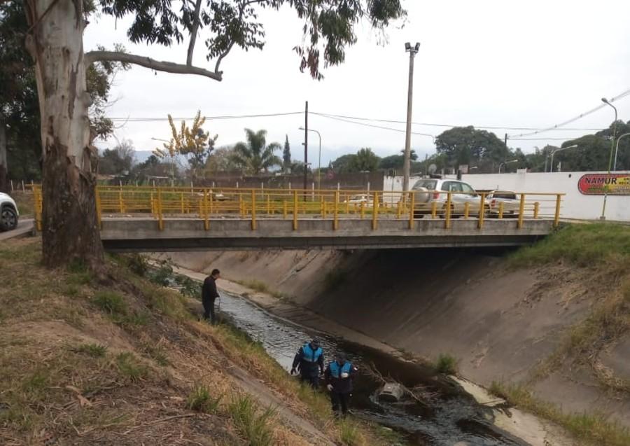 Rastrillan el canal Sur en busca del arma con la que fue asesinado el padre Juárez