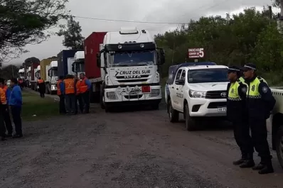 Los 17 camioneros demorados anoche pueden seguir su ruta en Tucumán