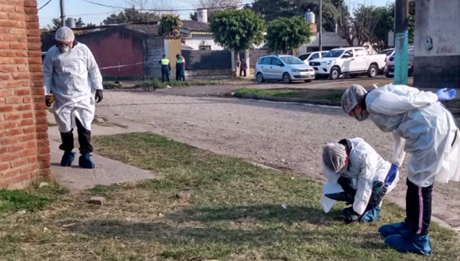 LOS PERITOS. El Equipo Científico de Investigaciones Fiscales (ECIF) del MPF trabajó en la zona del ataque.