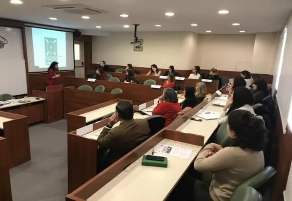 A DISTANCIA. Capacitación específica para el fortalecimiento institucional.  