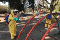 Desinfectan los paseos públicos de la capital, tras los casos registrados en Lastenia