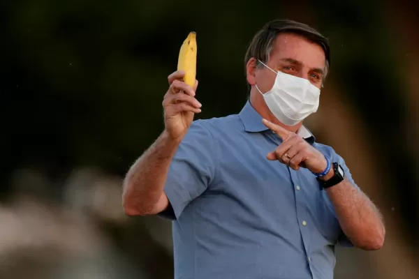 Bolsonaro aseguró que está inmunizado pero que evita los contactos
