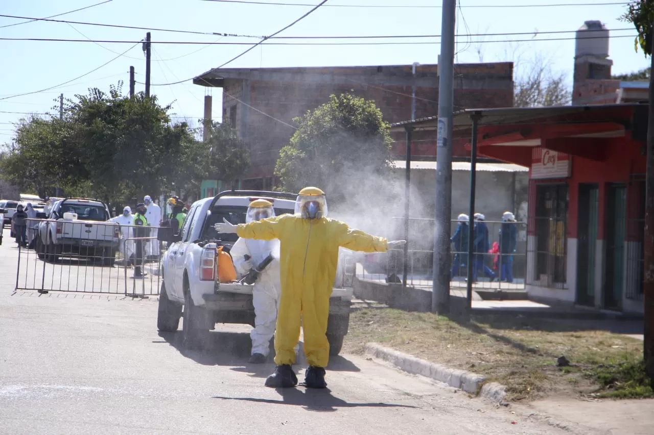 Los profesionales trabajan en Lastenia desde el fin de semana. FOTO DE PRENSA DEL MINISTERIO DE SALUD