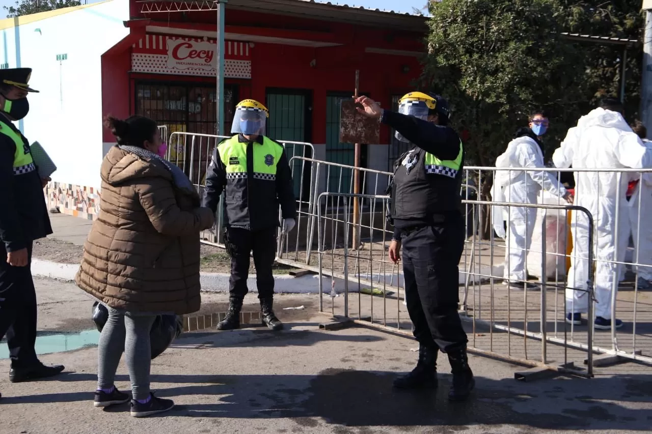 VALLADO. Unas 270 familias quedaron aisladas por el virus en Lastenia. Foto: Ministerio de Salud.