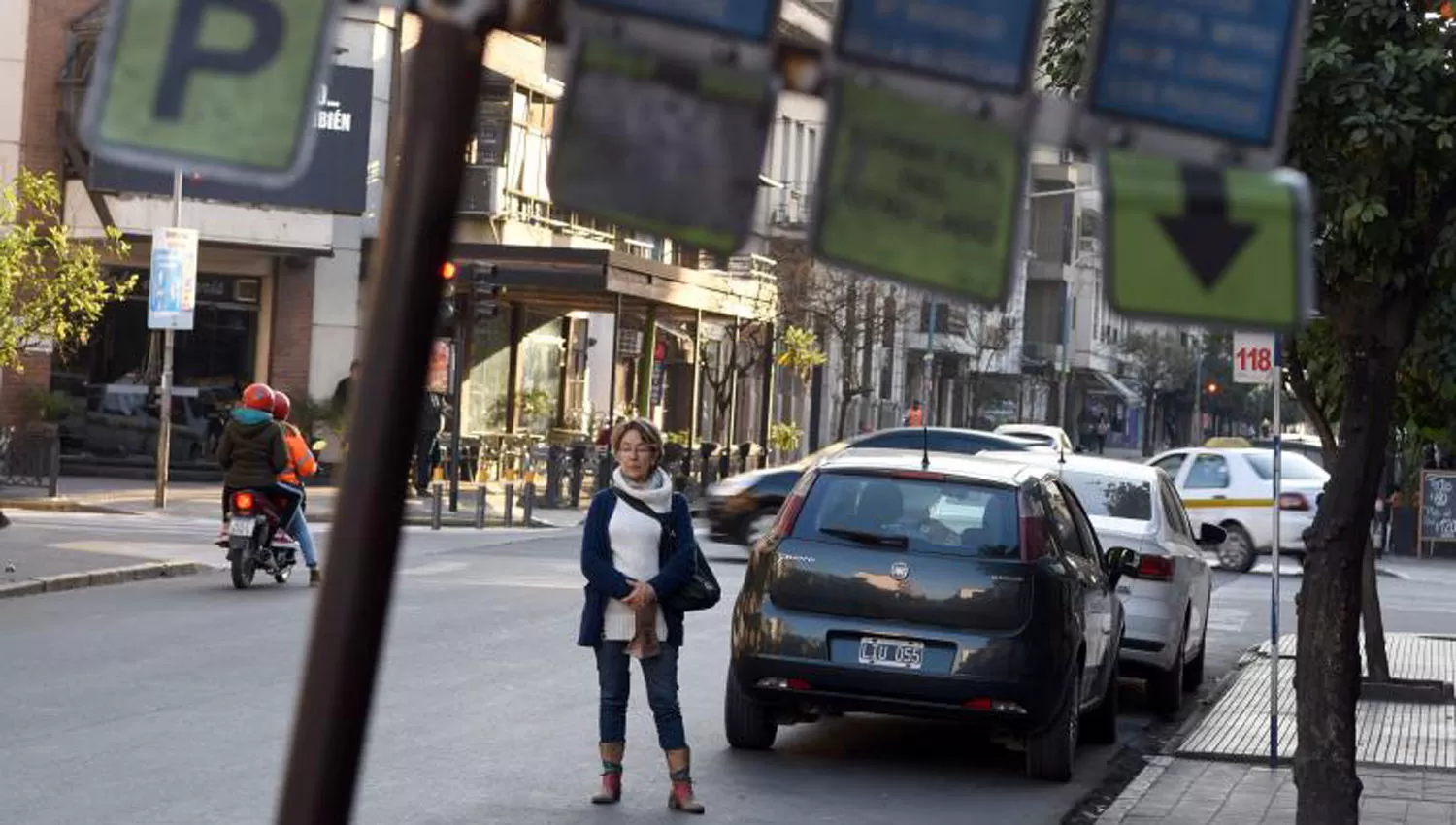 PARO DE COLECTIVOS. Miles de tucumanos tienen inconvenientes para asistir a los lugares de trabajo.