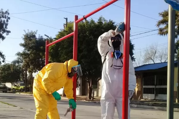 Ante el coronavirus: desinfectan plazas y parques con amonio cuaternario