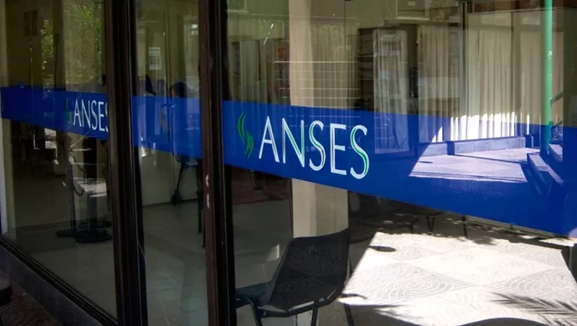 POR VENTANILLA. Mañana cobrarán jubuilados y pensionados con DNI finalizado en 6 y en 7, cuyo haber mensual supere los $ 18.952.