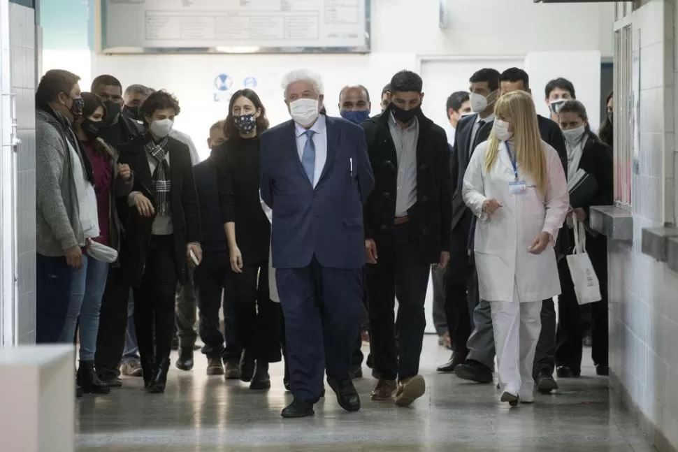 GESTO. González García estuvo en Tucumán y en Santiago del Estero. la gaceta / foto de DIEGO ARáOZ