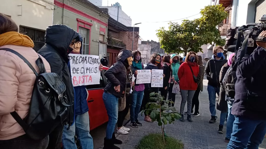 Empleados de un call center reclamarán los despidos de compañeros en pandemia