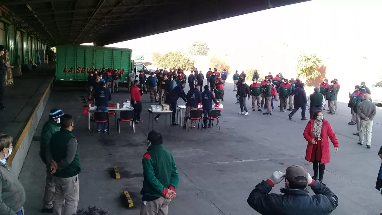 Los tests se hicieron a lo largo de todo el día en la firma. FOTO GENTILEZA DEL SINDICATO DE CAMIONEROS