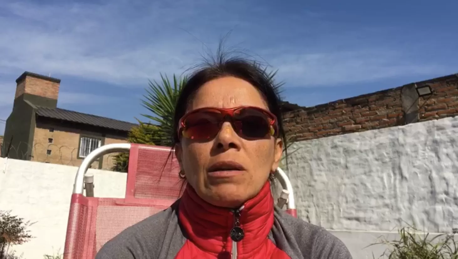 EXPLICACIÓN. La profesora Lorena grabó un video y lo mandó al grupo de WhatsApp del equipo de trekking, pero este finalmente se viralizó.