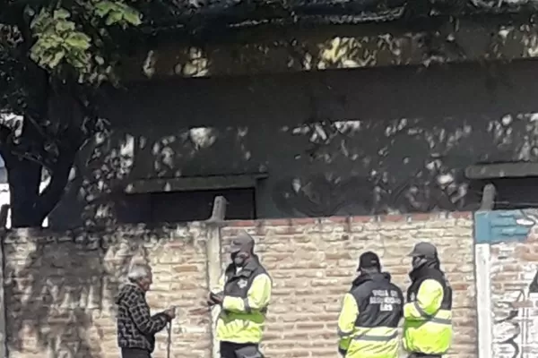 Preocupa la salud de 70 adultos mayores que viven dentro del cerrojo de Lastenia