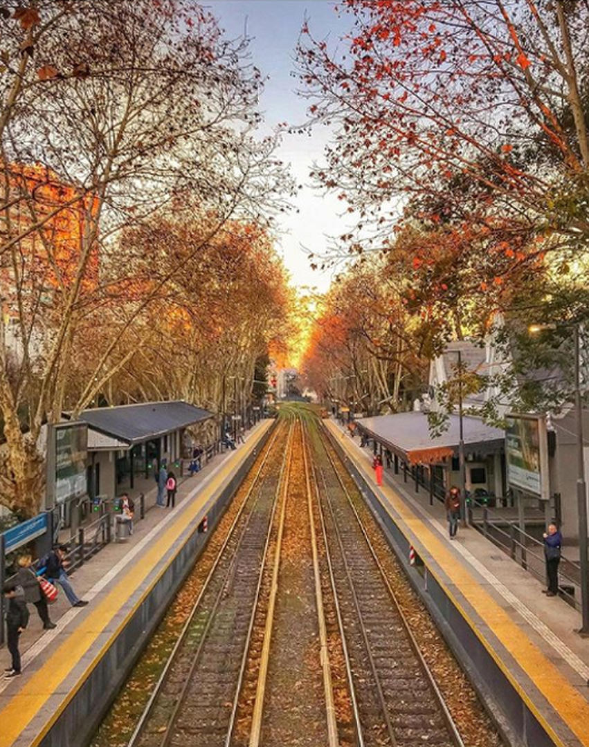 @PALERMEANDO. La cuenta comenzó mostrando escenas y paisajes típicos del barrio de Palermo, pero cuando esa zona le quedó chica a su autor, salió a recorrer otros barrios. Durante la pandemia multiplicó sus seguidores, quizás por la nostalgia de las personas aisladas en su casa.