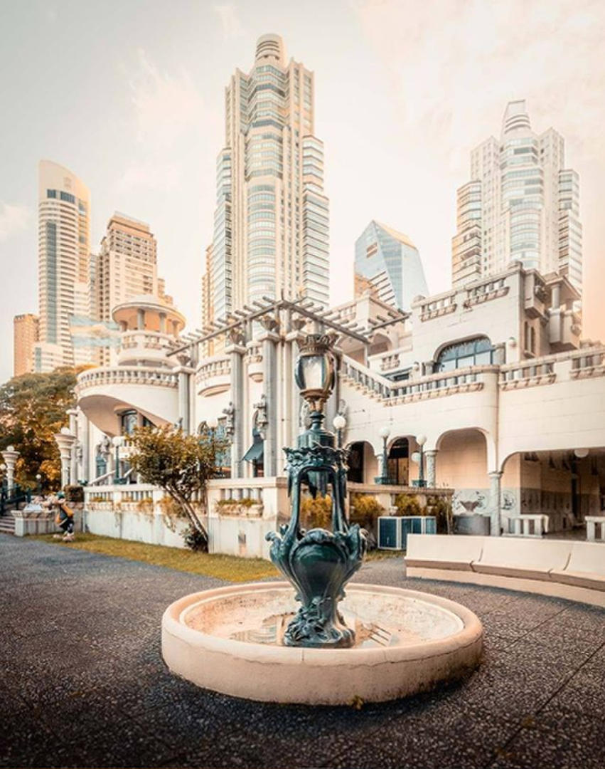 @BUENOSAIRES.AR. Edificio de la Cervecería Munich, construida en 1927, en Puerto Madero. Desde 2012 funciona allí el Museo del Humor. Es una de las joyas arquitectónicas de la ciudad.