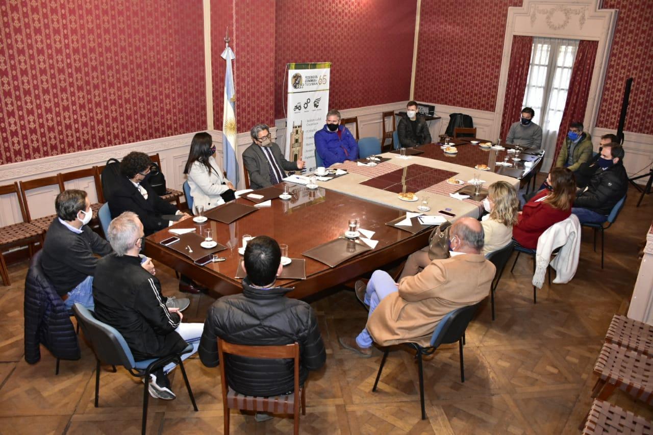 EN REUNIÓN. Representantes de comerciantes, en la sede de la Federación Económica. Foto: Prensa FET