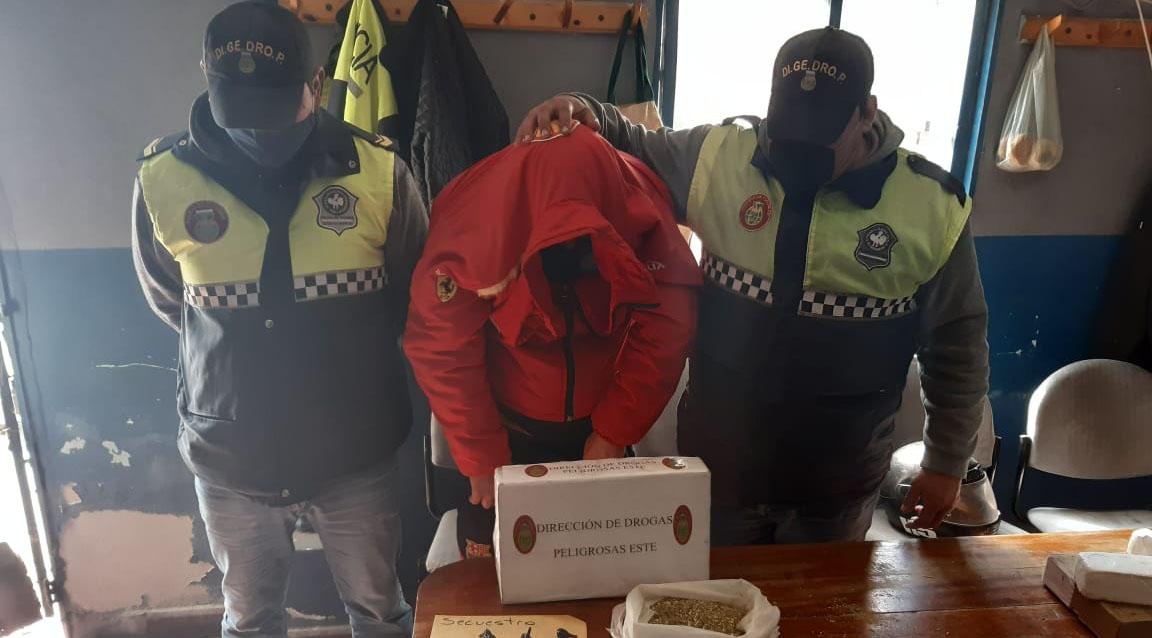 Intentó ingresar droga en un paquete de yerba en la comisaría de Alderetes y quedó detenido