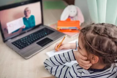 Letra de carta, el nuevo debate: ¿tiene sentido seguir enseñándola en las escuelas?