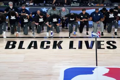Emotivo mensaje de los jugadores de New Orleans y Utah contra el racismo
