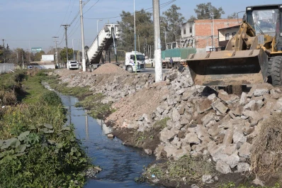 Canal de desagüe: construcción en la zona noreste