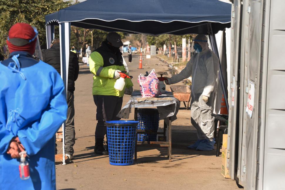 SANITIZACIÓN. En Lastenia desinfectan todos los elementos que se llevan.