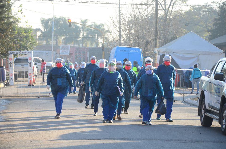 OPERATIVO. Un agentes municipales recorren Lastenia. Foto: Prensa BRS