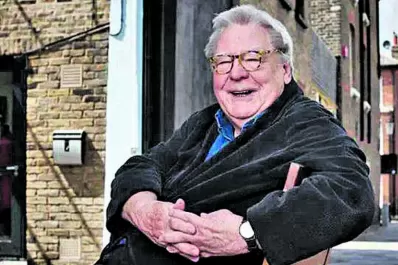 Murió Alan Parker, el director de clásicos como The Wall, Evita y Expreso de medianoche