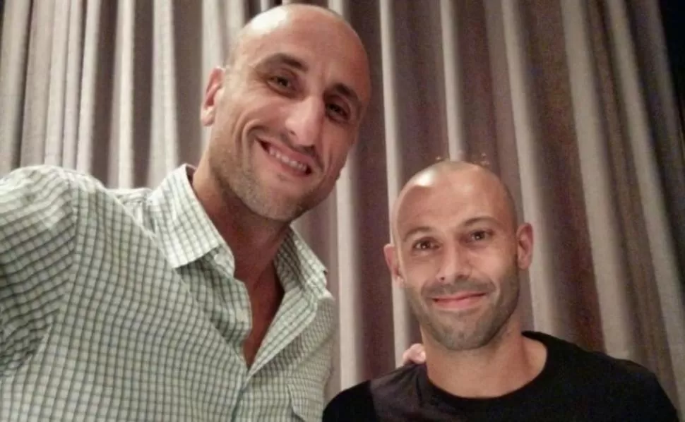 JUNTOS. “Manu” Ginóbili y Javier Mascherano, en el mismo equipo de Seamos Uno. fotos Prensa Huella Saint Gobain