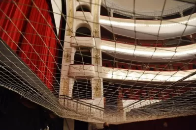 Acondicionan el teatro Alberdi