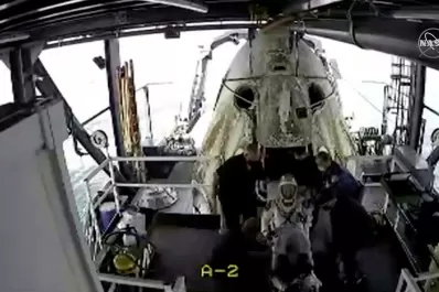 Los astronautas de SpaceX regresaron con éxito a la Tierra